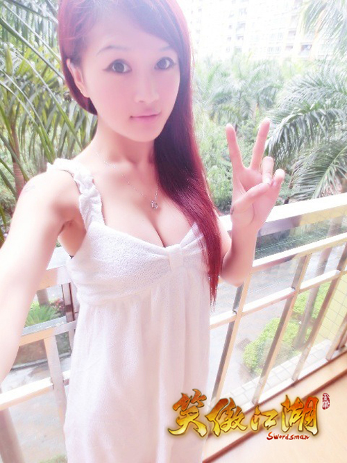 图片: 图3：大料上演！G奶女玩家爆乳诱惑.jpg